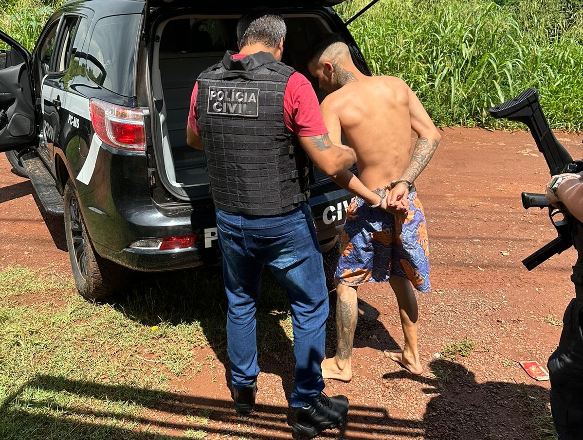 Momento da pris&atilde;o de um dos suspeitos - Foto: Divulga&ccedil;&atilde;o